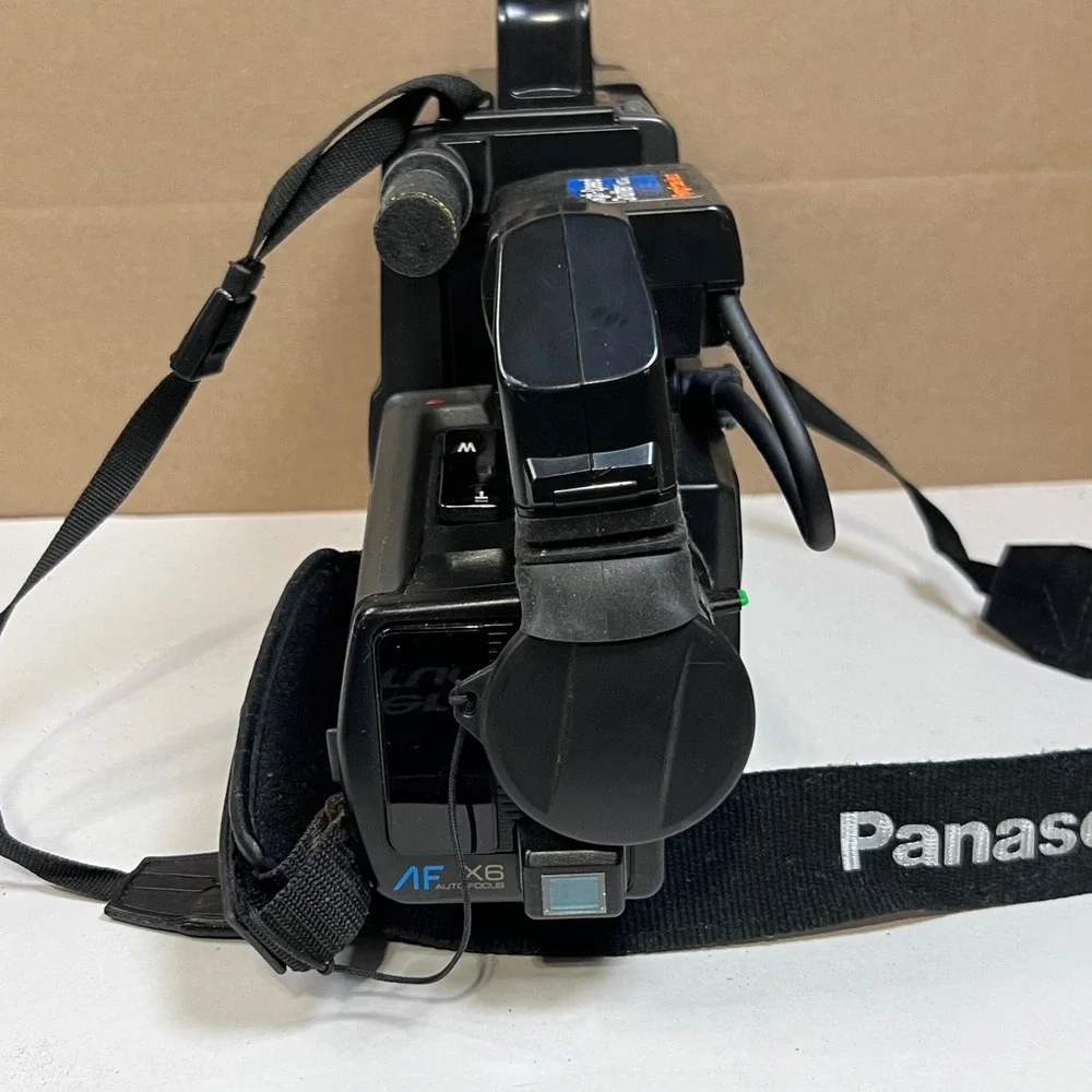 UNTESTED Panasonic OmniMovie VHS HQ Camcorder‎ PV-320 VTG Video Camera with Case
